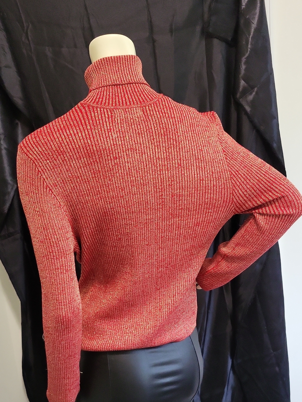 Runway Turtle Neck Sweater Redish Orange With Sparkly Gold Thread Accents.  2X - Picture 3 of 7